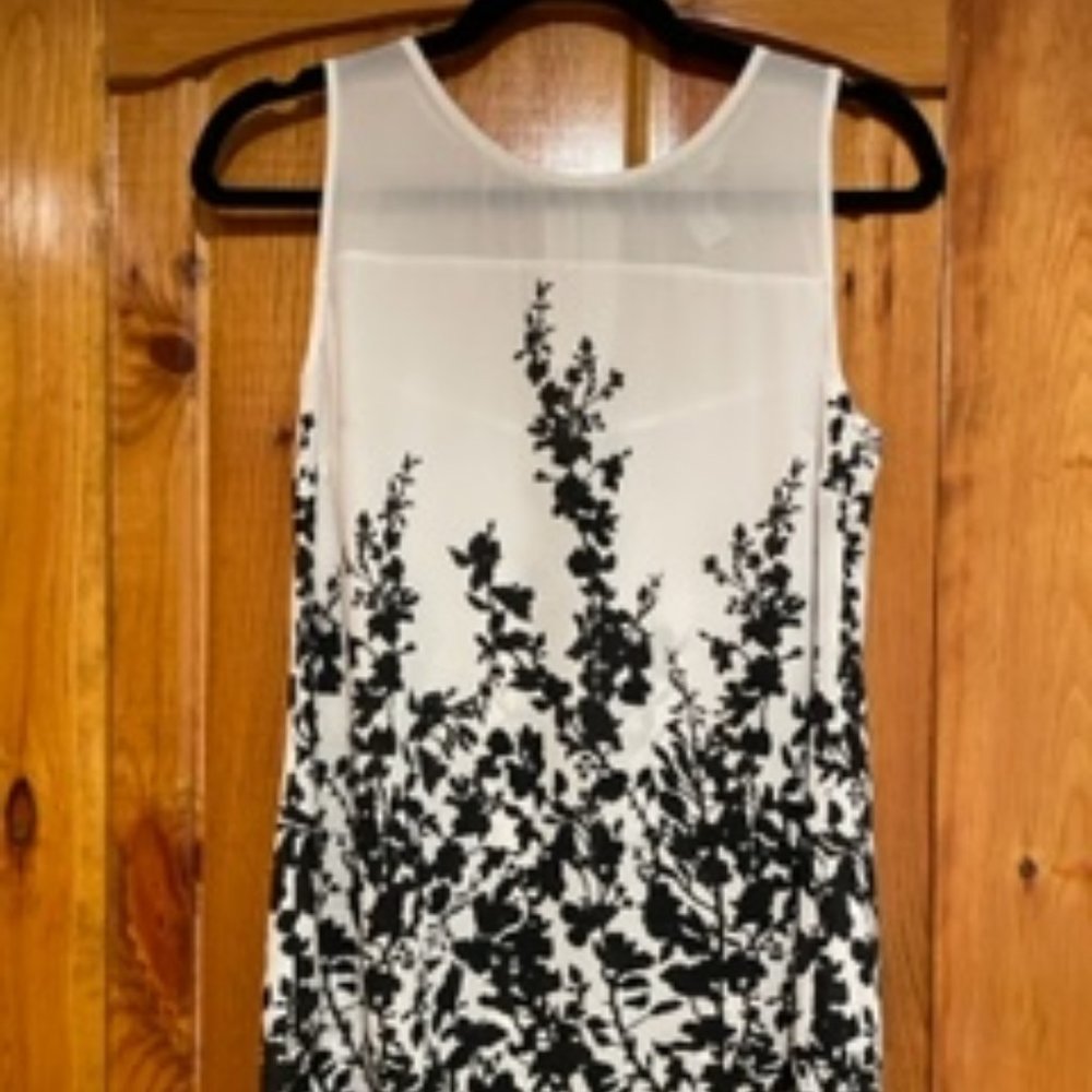 XS Black & White Flower Sleeveless Top